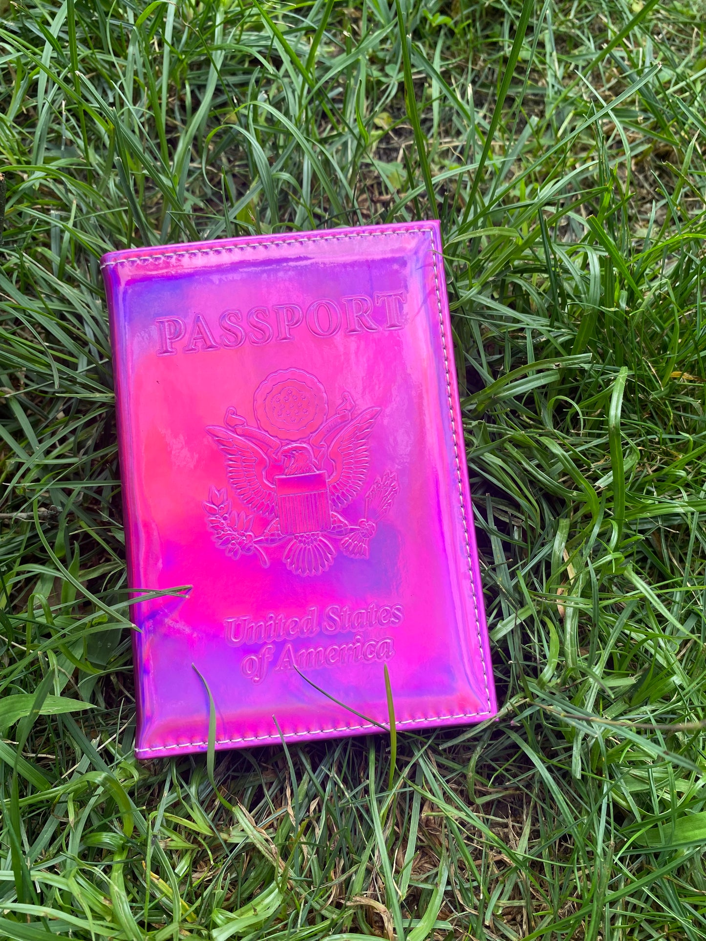 Metallic “IT GIRL” Passport Cover